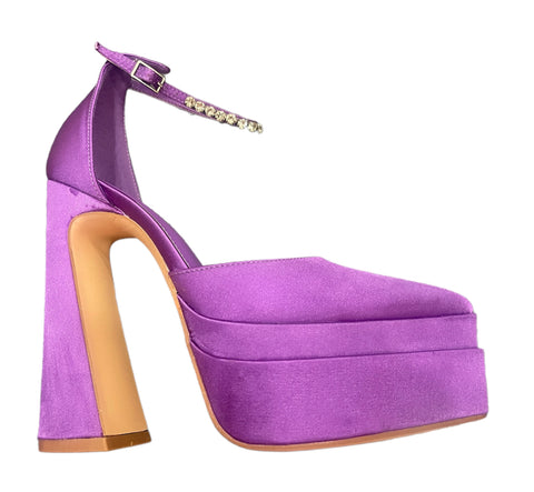 Carlota Heels